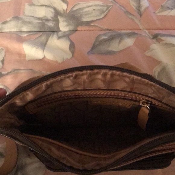 Calvin Klein Crossbody purse - Picture 4 of 4